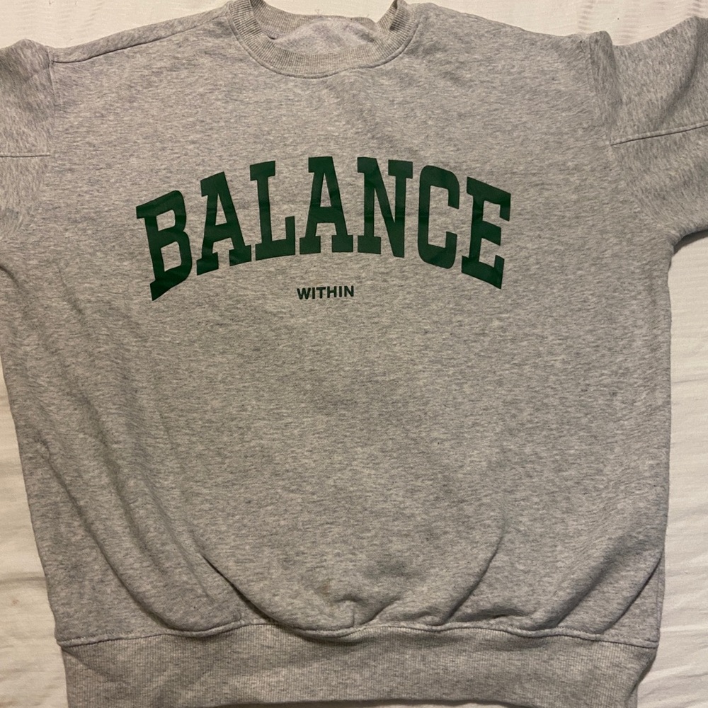 gray flowy sweatshirt